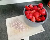 Une image de l'étape 2 de Salsa de fraises épicée.