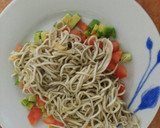 Foto del paso 7 de la receta: Ensalada de canónigos, anguriñas, aguacate y tomate