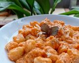 Foto langkah ke 8 dari resep Gnocchi Creamy Tomato Sauce.