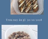 Hình bước làm 5 của món Trưa nay ăn (Cơm gạo lứt đỏ với hạt diêm mạch/gà xiên que sốt mayo) + Cà phê sữa đá
