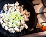 Foto del paso 3 de la receta: Pollo con vino garnacha & puerros... #caminodesabores