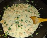 Foto del paso 2 de la receta: Pollo al verdeo con crema