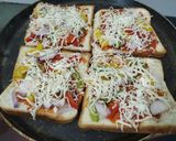 A picture of step 5 of Schezwan Bread toasties.