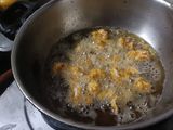 फ्लॉवर ची कुरकुरीत भजी (Flowerchi Bhajji Recipe In Marathi)