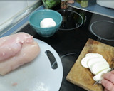 Foto del paso 2 de la receta: Pechuga de pollo rellenas de mozzarella y espinacas