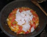 Foto del paso 3 de la receta: Guiso Marinero con Patatas y Guisantes