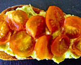Foto del paso 6 de la receta: Tosta de aguacate con tomates cherry