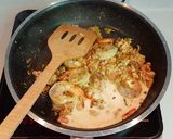 รูปขั้นตอนการทำที่ 5 ของ พาสต้าดำแกงเขียวหวานกุ้งห่อไข่