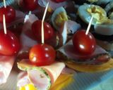Foto del paso 1 de la receta: Pinchos de fiambre y empanadas copetín 🍡🥟🥂