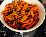 Une image de l'étape 4 de Frites de patate douce au air fryer.