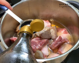簡易版！無糖的甘甜啤酒燉芋頭排骨的食譜步驟4照片