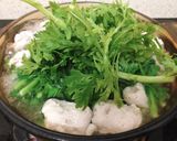 Hình bước làm 3 của món Canh Rau Cải Cúc Nấu Giò Sống