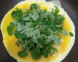 Foto langkah ke 3 dari resep Telur gulung kelor.