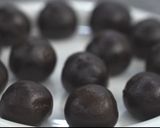 A picture of step 3 of Oreo truffle balls (chocolate).