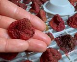 A picture of step 6 of Handmade Strawberry Powder.