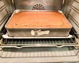 Foto del paso 5 de la receta: Tarta de chocolate muy húmeda con cobertura cremosa