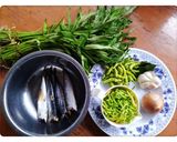 Foto langkah ke 1 dari resep Tumis Kangkung Bunga Pepaya.