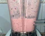 A picture of step 4 of Mixed fruit smoothie.