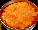 Hình bước làm 3 của món Xúc xích sốt cay phủ cheese 🧀