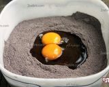 عکس مرحله 2 از دستور کیک شکلاتی