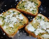 চিজ গার্লিক ব্রেড (Cheese garlic bread recipe in bengali) রেসিপির ধাপ 3 ছবি
