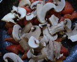 Foto del paso 2 de la receta: Revuelto vegetal de gulas, al estilo de mi hijo