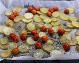 Foto del paso 3 de la receta Lubina al horno con picadillo de tomate