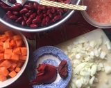 A picture of step 1 of Kidney Beans with Carrots.