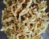 Foto langkah ke 4 dari resep 14. Enoki goreng, enak mudah.