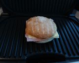 Foto del paso 7 de la receta Sándwich con queso/jamón y corazón de huevo jugoso
