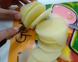 Foto del passaggio 2 della ricetta Rose di sfoglia con patate e petto di tacchino