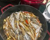 Hình bước làm 1 của món Cá trứng kho sả ớt