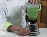 Foto del paso 3 de la receta: Agua de pepino, limón y un toque de perejil