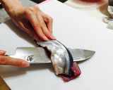 Hình bước làm 4 của món Tiệc sushi viên temari sushi ;) vừa dễ thương vừa dễ làm