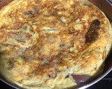 Foto del paso 7 de la receta: Tortilla de setas silvestres y cebolla roja