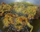 A picture of step 4 of Spicy Methi Pakore.