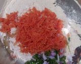 A picture of step 2 of Carrot paratha with salsa fillings.