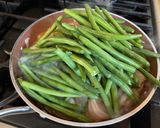A picture of step 5 of Shrimp with String Beans.