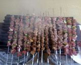 صورة لخطوة 3 من وصفة شواء على فحم🍖🍖 😋😋😋