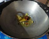 A picture of step 3 of Turai-Mushroom Curry.