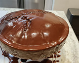 Foto del paso 10 de la receta: Bizcocho de leche condensada y cacao con cobertura de chocolate