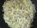 ผัดกะหล่ำปลีกับหมูบด