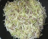 รูปขั้นตอนการทำที่ 2 ของ ผัดกะหล่ำปลีกับหมูบด