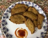 A picture of step 7 of Brinjal fritters or pakodas.