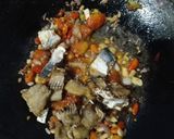 Foto langkah ke 3 dari resep 18. Ikan Asin Masak Asam Pedas.