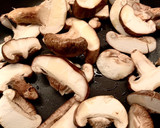 Foto del paso 7 de la receta: Miso ramen de pollo, shiitakes y espinacas🍜