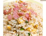 รูปขั้นตอนการทำที่ 5 ของ 🥓🍚ข้าวผัดหมูแฮม Ham Fried Rice