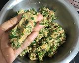 A picture of step 3 of Methi palak muthiya dhokla.