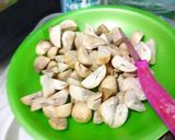 Foto langkah ke 2 dari resep Cah jamur brokoli.