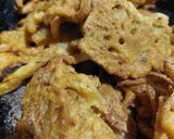A picture of step 3 of Onion pakora.